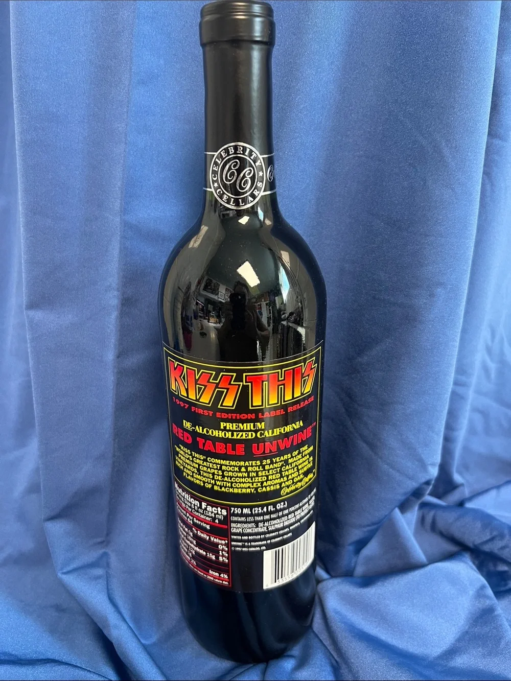 Celebrity Cellars KISS THIS Ltd #5849/60K Mint/Sealed